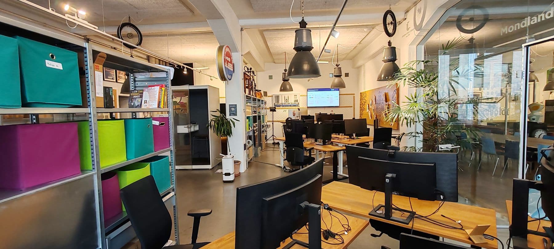 Space 07 – Office Space · Coffee Lounge · Meeting Hanoi – Bild 1